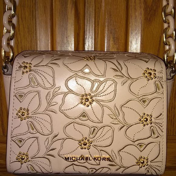 MICHAEL Michael Kors Handbags - MICHAEL MICHAEL KORS RARE CROSSBODY BAG 🦋